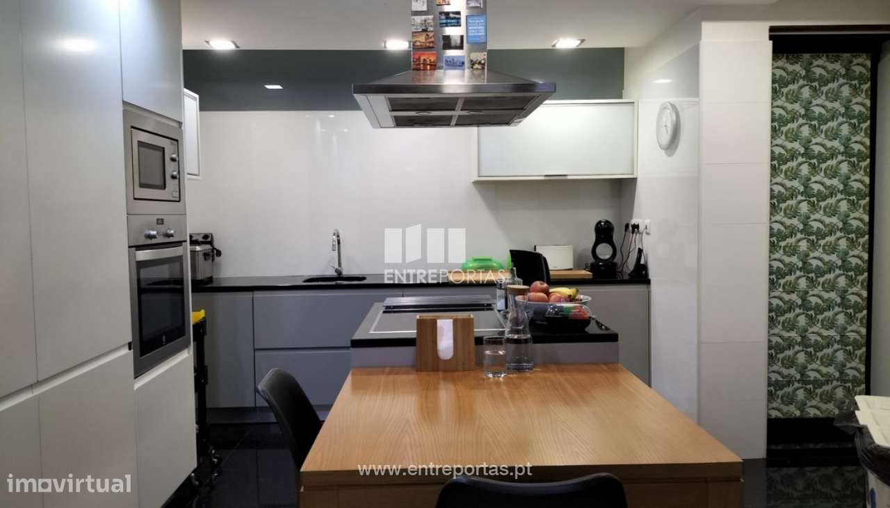 Venda de Moradia V3 individual no centro da cidade, na Póvoa de Varzi - Grande imagem: 4/17