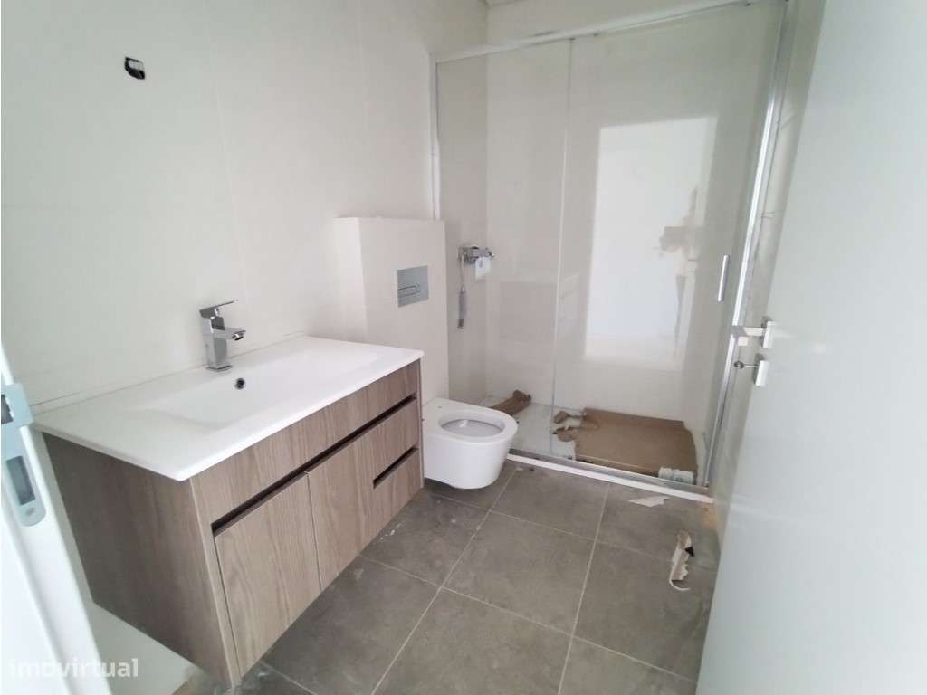 Moradia Geminada muito bem localizada, zona da Quinta da Fabrica Va... - Grande imagem: 5/12