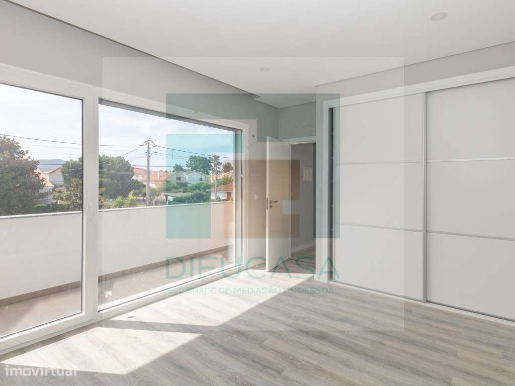 Moradia Isolada T4 Duplex com Piscina e Garagem-50