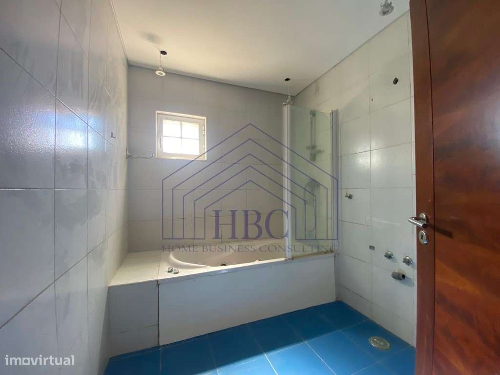 Moradia T4 com Amplo Jardim e Potencial de Remodelação em Alcabidec...-44