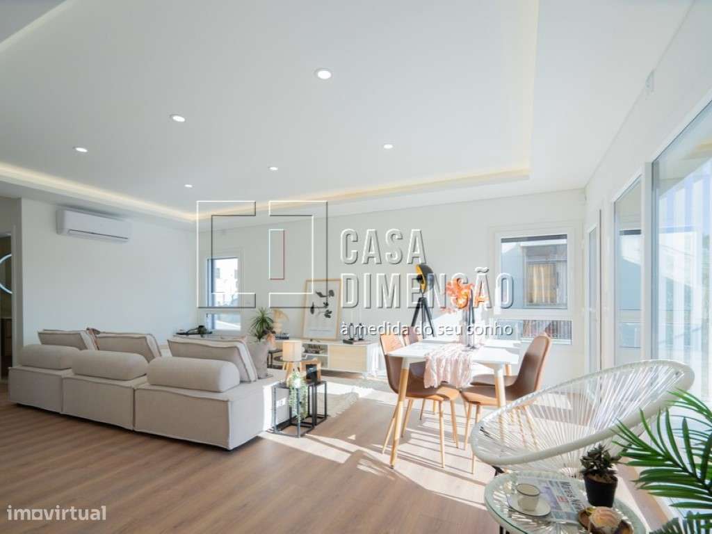 Moradia de tipologia T4+2 na melhor zona da Sobreda, com Piscina, G...-15