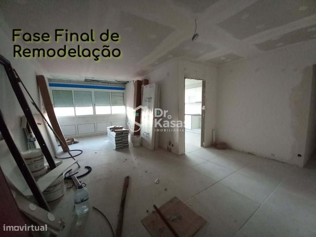 Apartamento T2 remodelado com elevadores na Cidade Sol, Barreiro