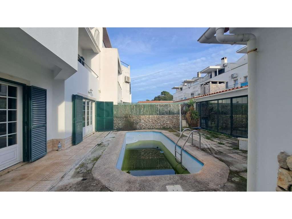 Moradia T3 +1 independente com garagem e piscina em Sesimbra-34