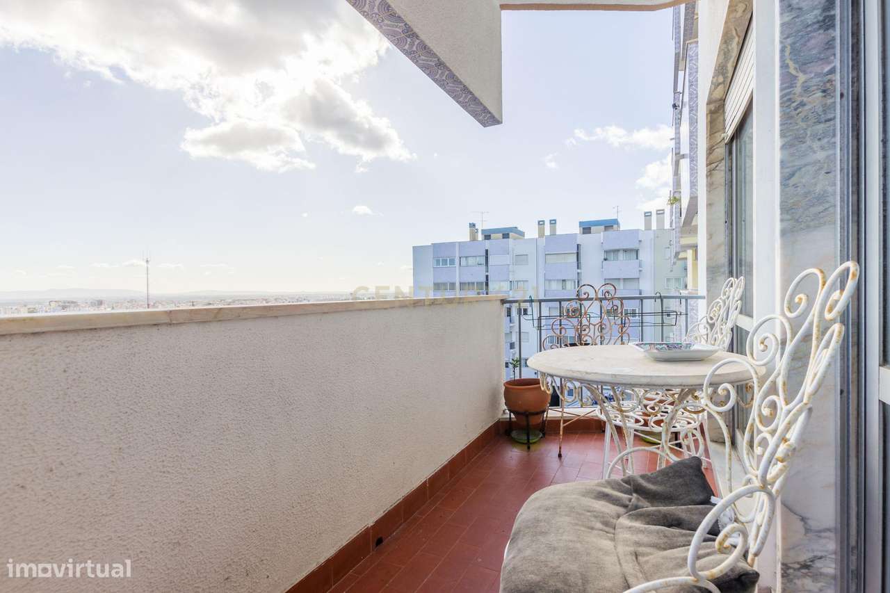 Almada/ Pragal - Apartamento de 4 assoalhadas com varanda e arrecadaçã - Grande imagem: 5/24