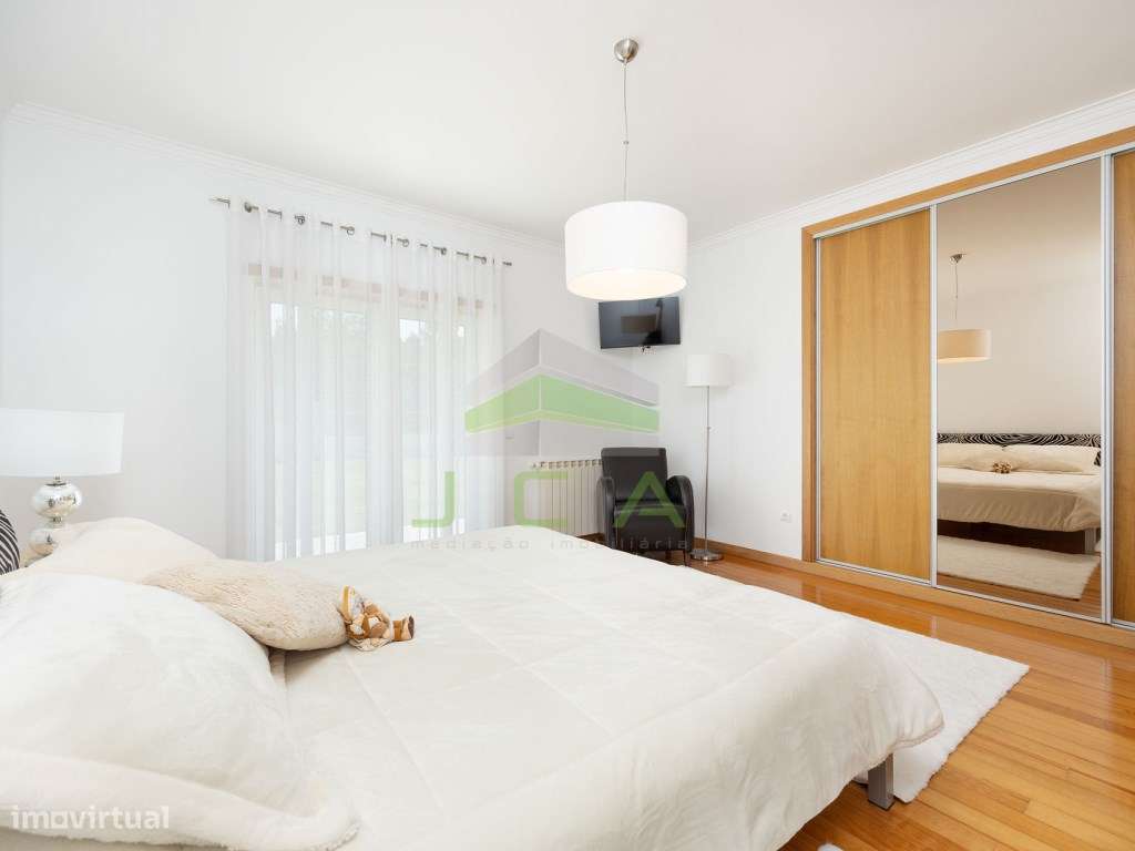 Moradia V4 com piscina e terreno a 15min de Leiria-26