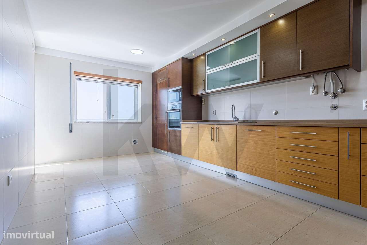 Apartamento T3 Duplex com aproveitamento superior | 5 Quartos | Garage-40