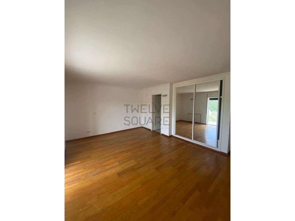 Moradia T2 com Logradouro Exterior no Reguengo do Fétal, Batalha-3