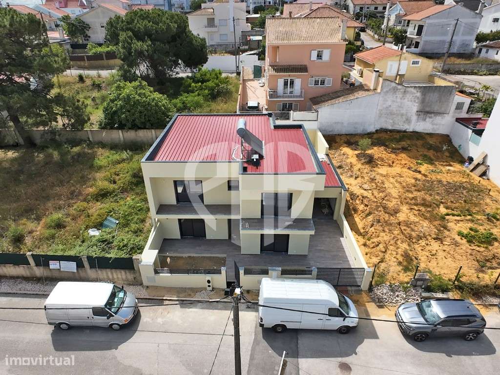 Moradia de Luxo T4 C/ Piscina e Box // Em Construção-56