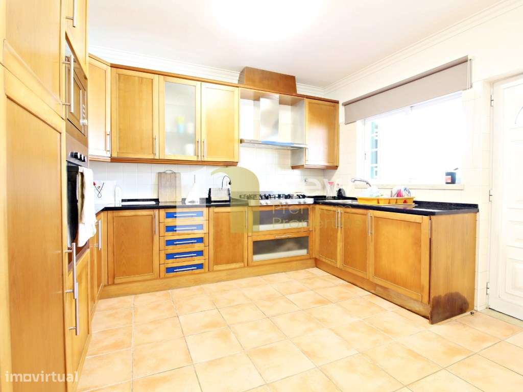 Moradia isolada com 600m2 de terreno com fantástica piscina-12