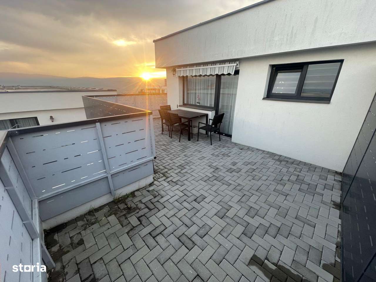 Bloc cu lift - Apartament 2 camere plus terasă - Priveliște către oraș-14