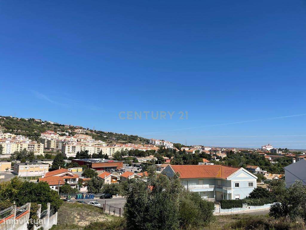 Terreno com Excelente Moradia T4 em construção - Grande imagem: 4/22