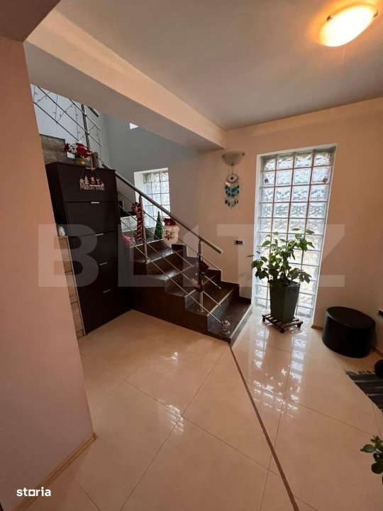 Casa de vanzare Podul Olt, zona centrala deosebita - Imagine principală: 5/9