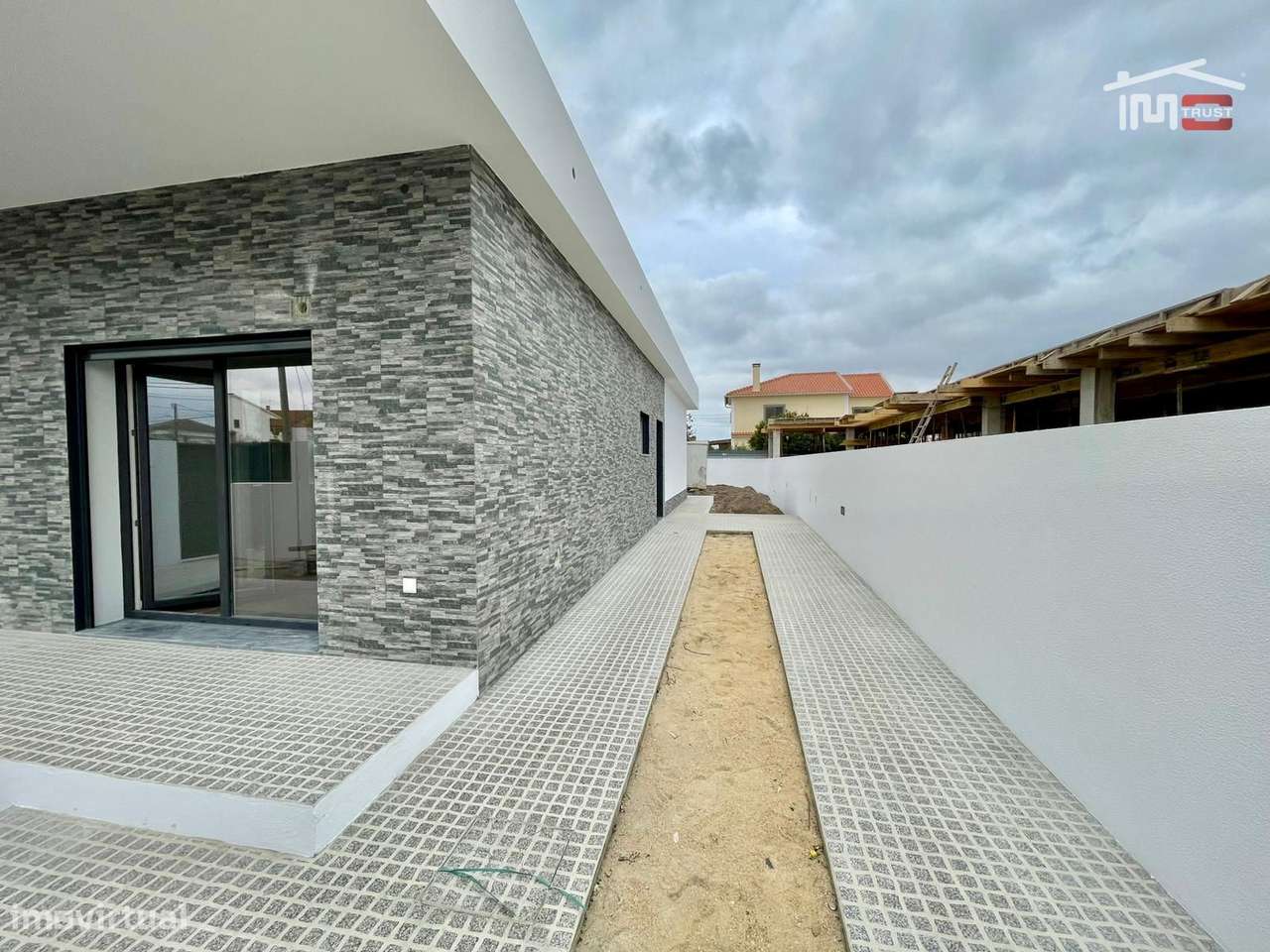 Moradia Térrea T3+1 com Áreas Amplas em Fernão Ferro | Terreno 380...-34