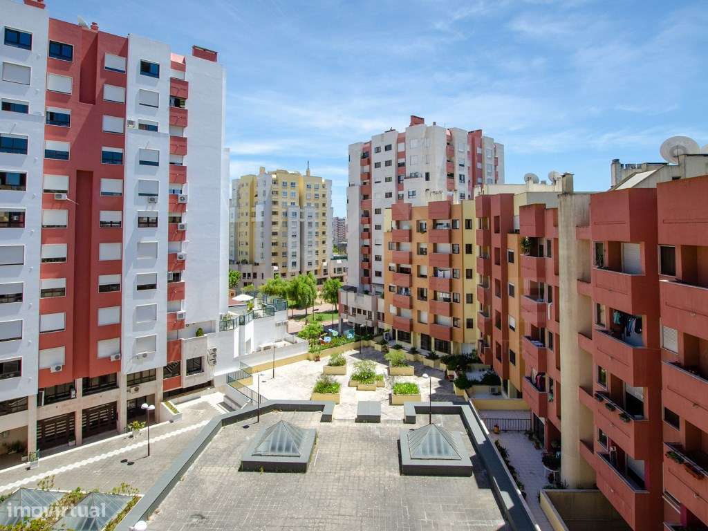 T3 com garagem para 2 carros, em Telheiras-34