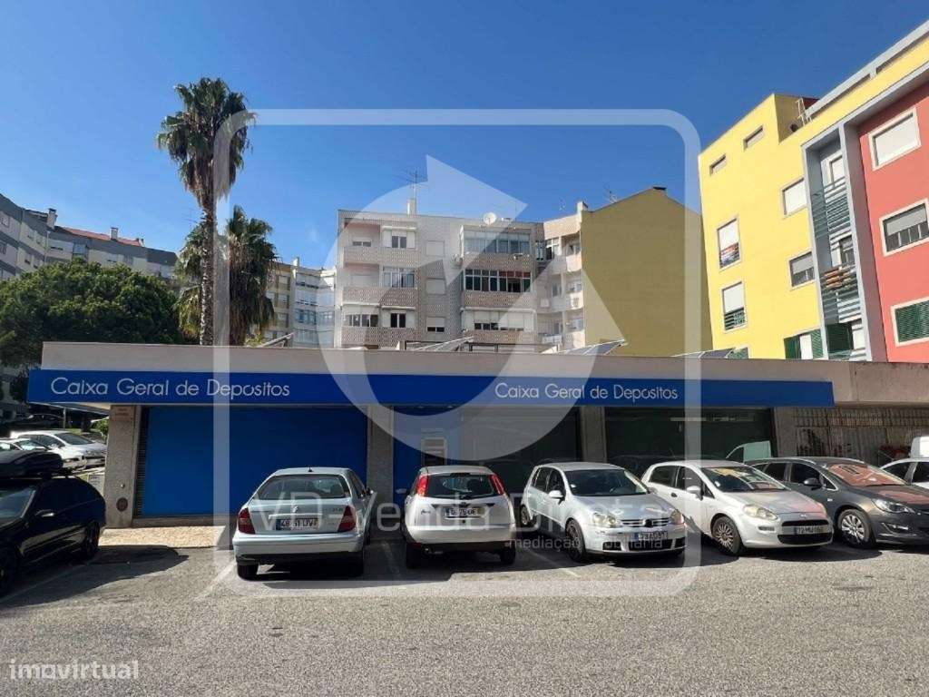 IMÓVEL DA BANCA - Loja com 370 m² no centro da Póvoa de Santo Adrião. - Grande imagem: 3/14