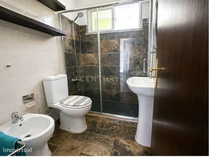 Apartamento T2 em Amora, Seixal - Oportunidade Única!-7
