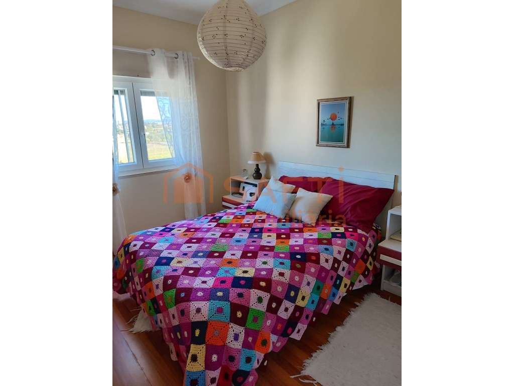 Moradia T5 com Piscina + Garagem para 3 Carros Oportunidade Imperdível-17