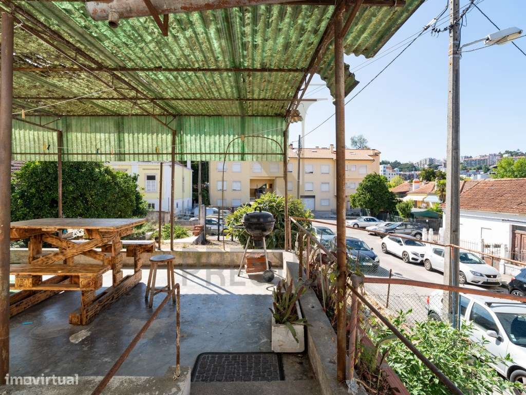 Moradia T8 no Bairro Norton de Matos-40