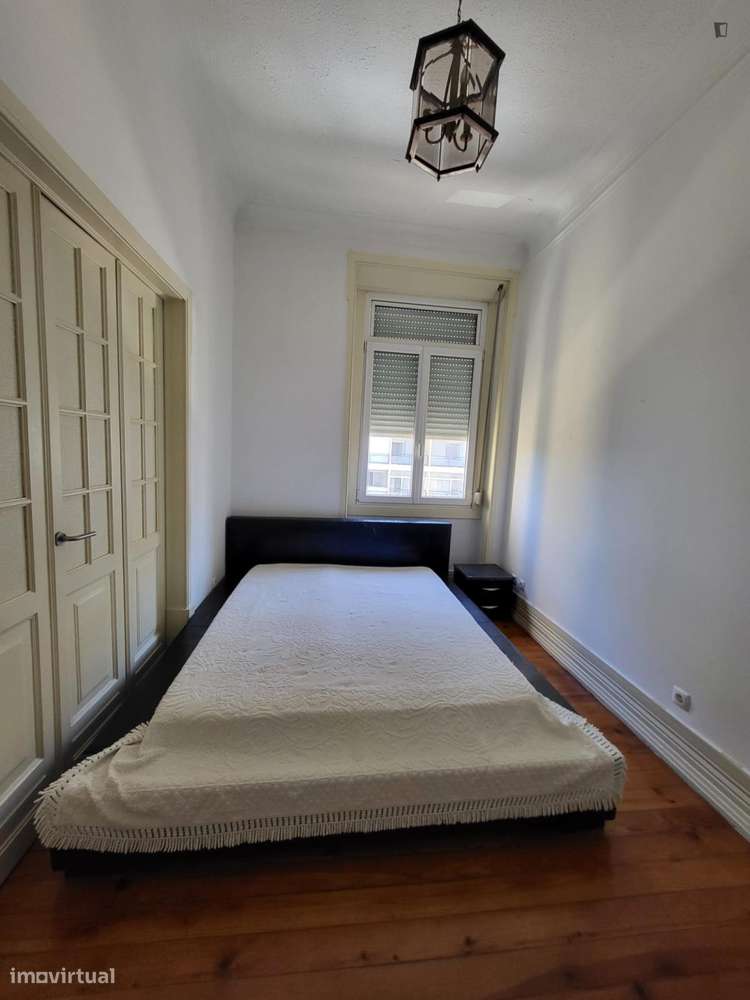 Quarto - localizado em São Sebastião Lisbon - Grande imagem: 2/10