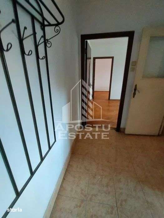 Apartament cu 2 camere, semidecomandat, etajul 2, zona Sagului - Imagine principală: 5/7