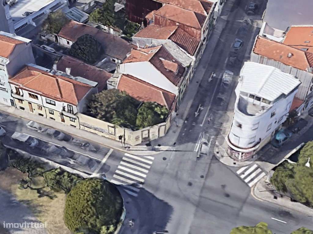 Terreno com projeto para duas moradias geminadas + loja - Grande imagem: 4/6