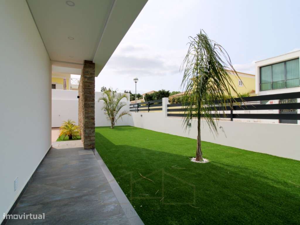 Moradia Isolada T4 - inserida em lote 420m2 - Aldeias de Irmaos - A...-56