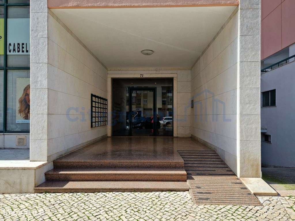 Excelente apartamento T3 com 2 suites, varandas e lugar de parqueam... - Grande imagem: 2/34