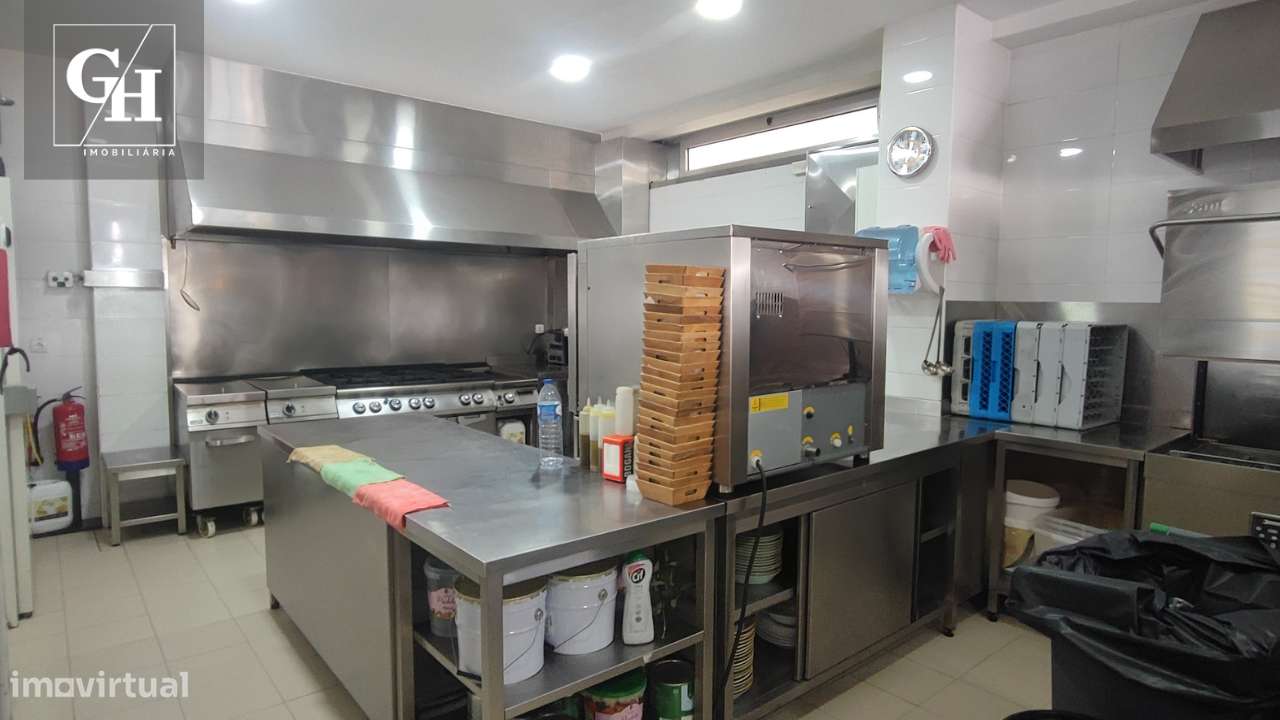 Trespasse de Restaurante - Equipado e com estacionamento privado-25