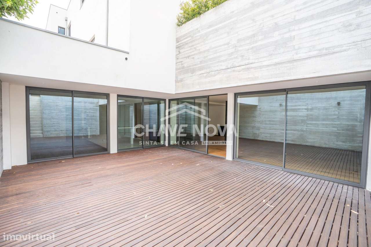 Moradia T4 Duplex com Piscina e Terraço no Bairro da Vilarinha - Grande imagem: 4/22