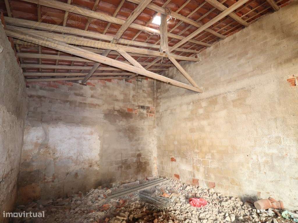 Adega com PROJETO APROVADO para Moradia T2-10