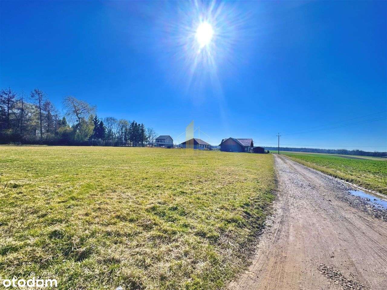 Działka budowlana w zielonej i spokojnej okolocy-1