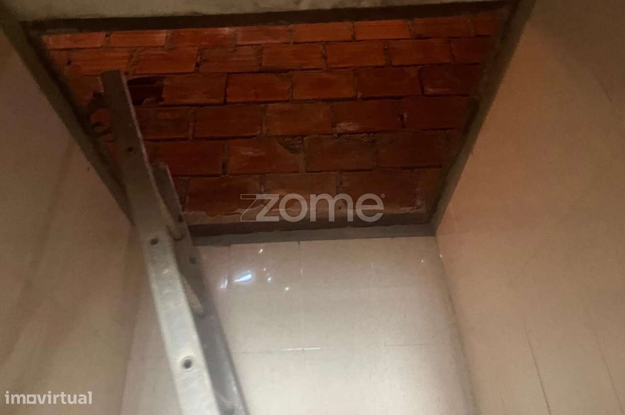 Moradia para remodelar em Almalaguês-9