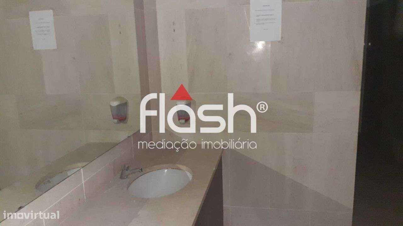 Venda de Espaço de loja/escritórios no Restelo-10