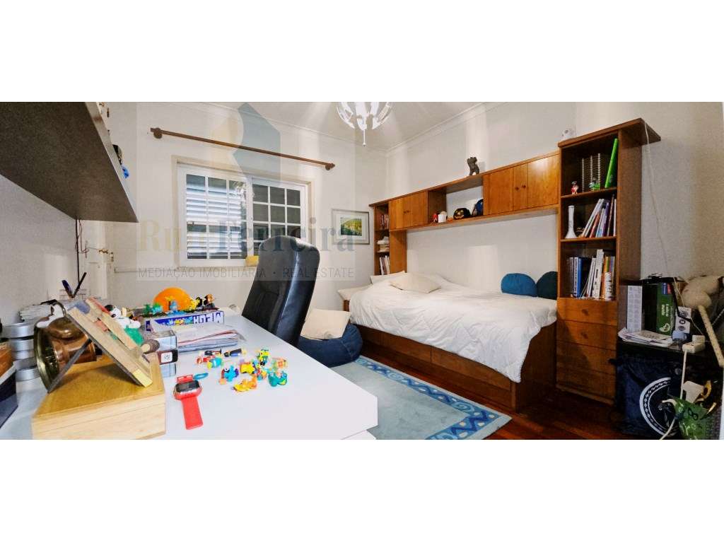 Moradia T5 com jardim privado e garagem !!-34