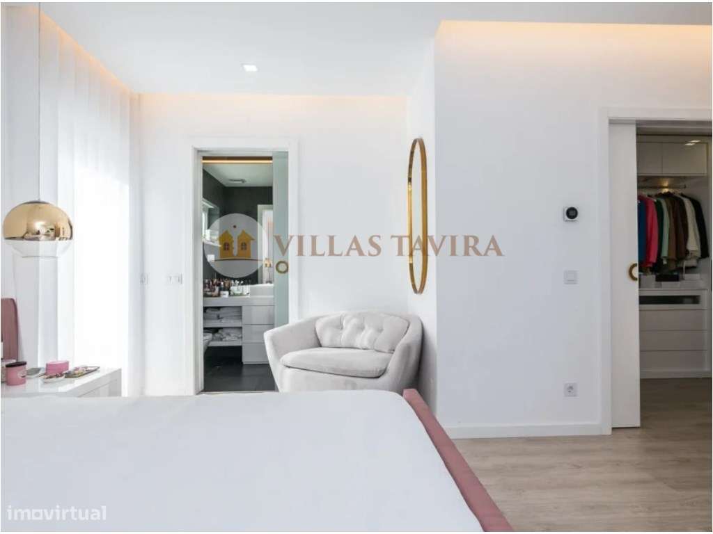 Moradia T3 de Luxo com Piscina, Vista Mar e Acabamentos Premium-46