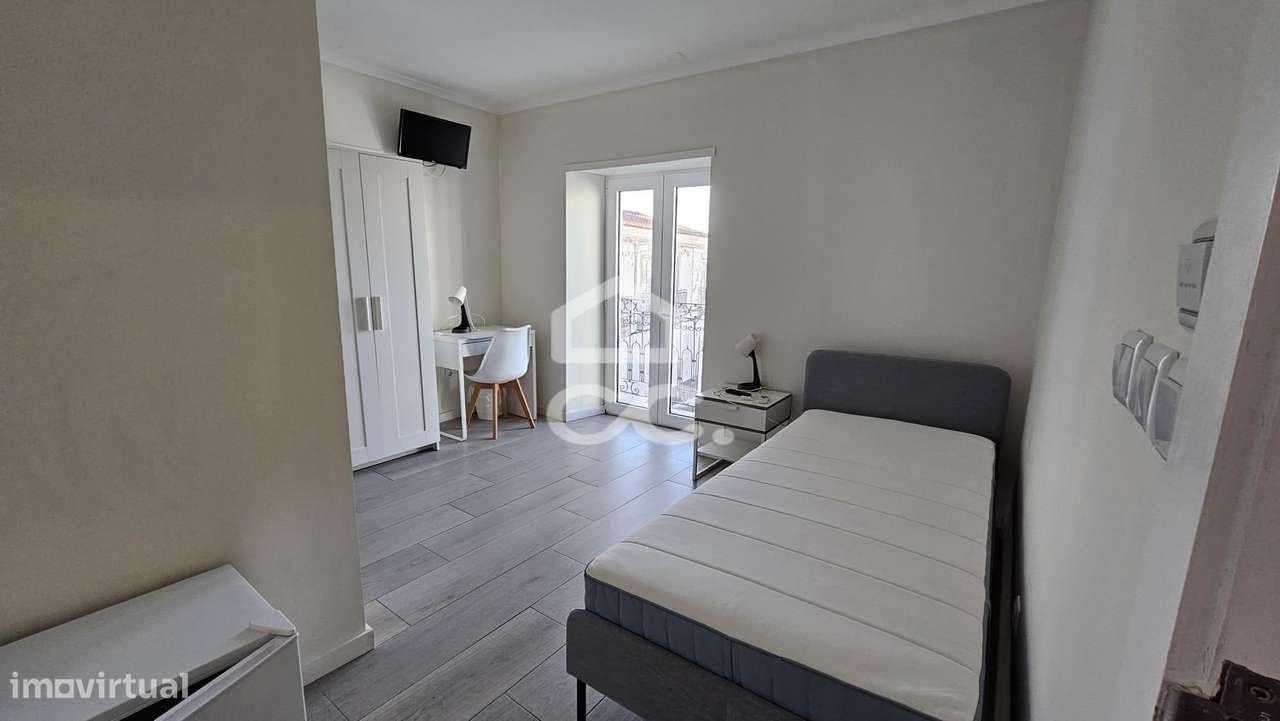 Alojamento com 10 quartos, pronto a rentabilizar, com obras recentes e-3