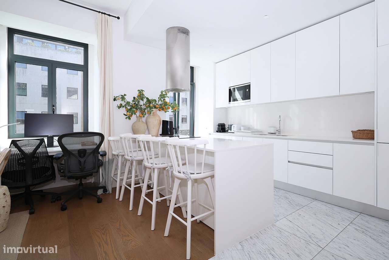 Apartamento T2 - Junto à Av. Liberdade - Totalmente Mobilado - Garagem-17