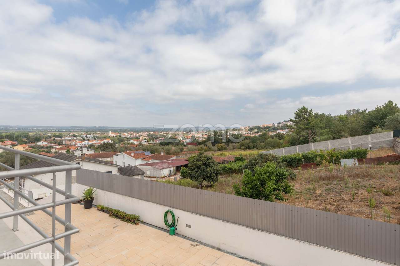 Moradia Moderna em Taveiro, Coimbra com Vistas Desafogadas-36