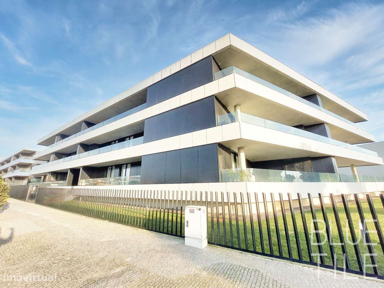 Apartamento T3 – último piso, garagem fechada, primeira linha de praia-46