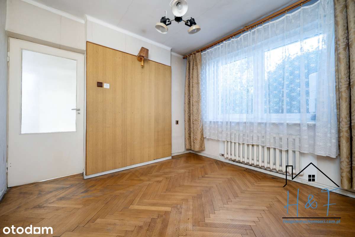 Dom z potencjałem, kawalerką i 2 garażami-4