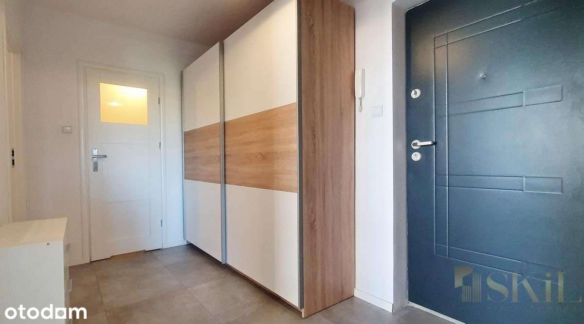 Przy dworcu Łódź Fabryczna, miejsce parkingowe. - Pełny obrazek: 5/14