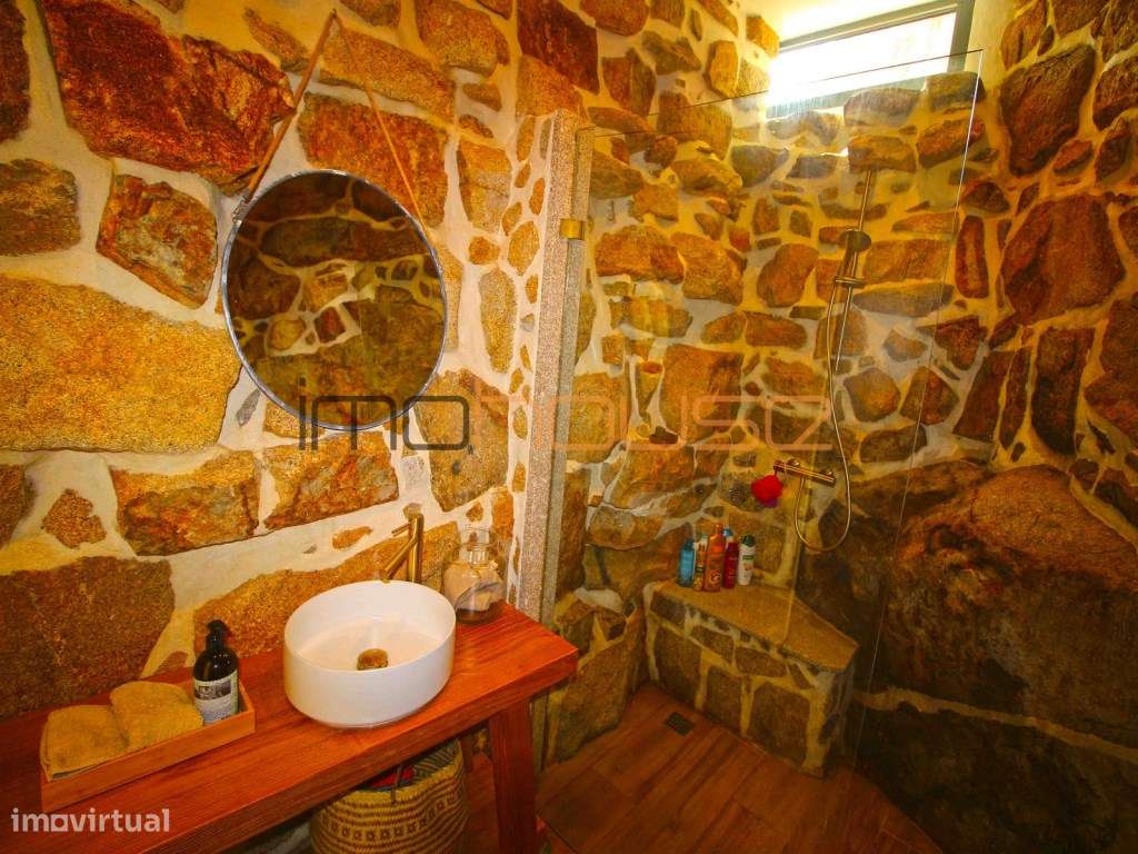 Quinta com Casa Remodelada e Antigo Moinho de Água Junto a Ribeiro-18