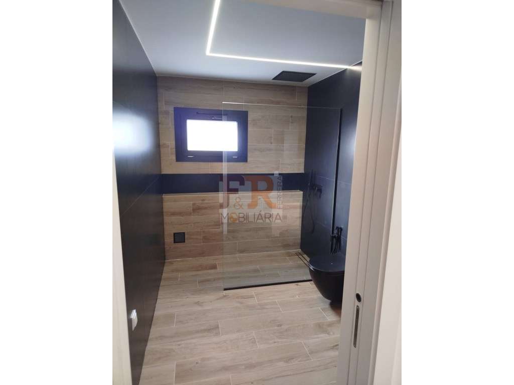Moradia Térrea T3+1 com Piscina Fernão Ferro-13