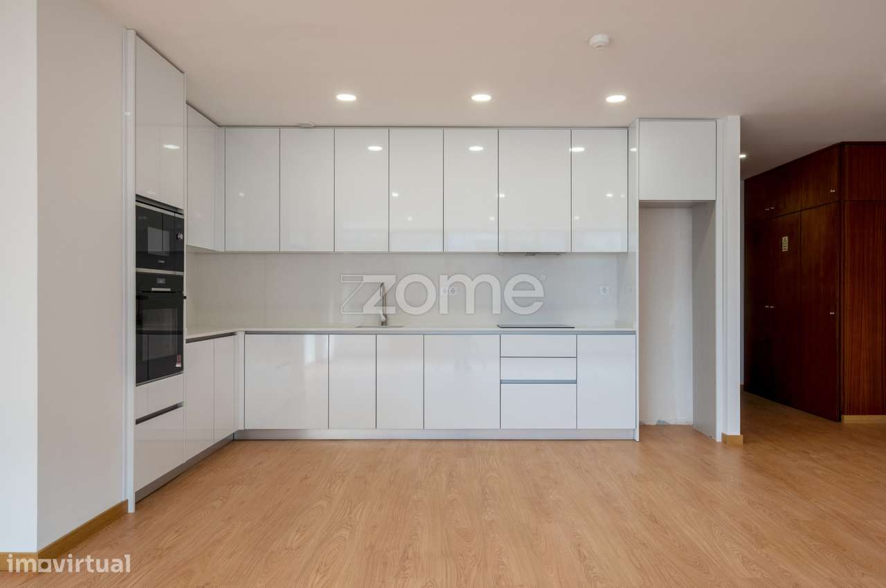 Apartamento T3 renovado com duplo lug. garagem - Edifício Lago, Porto - Grande imagem: 5/31