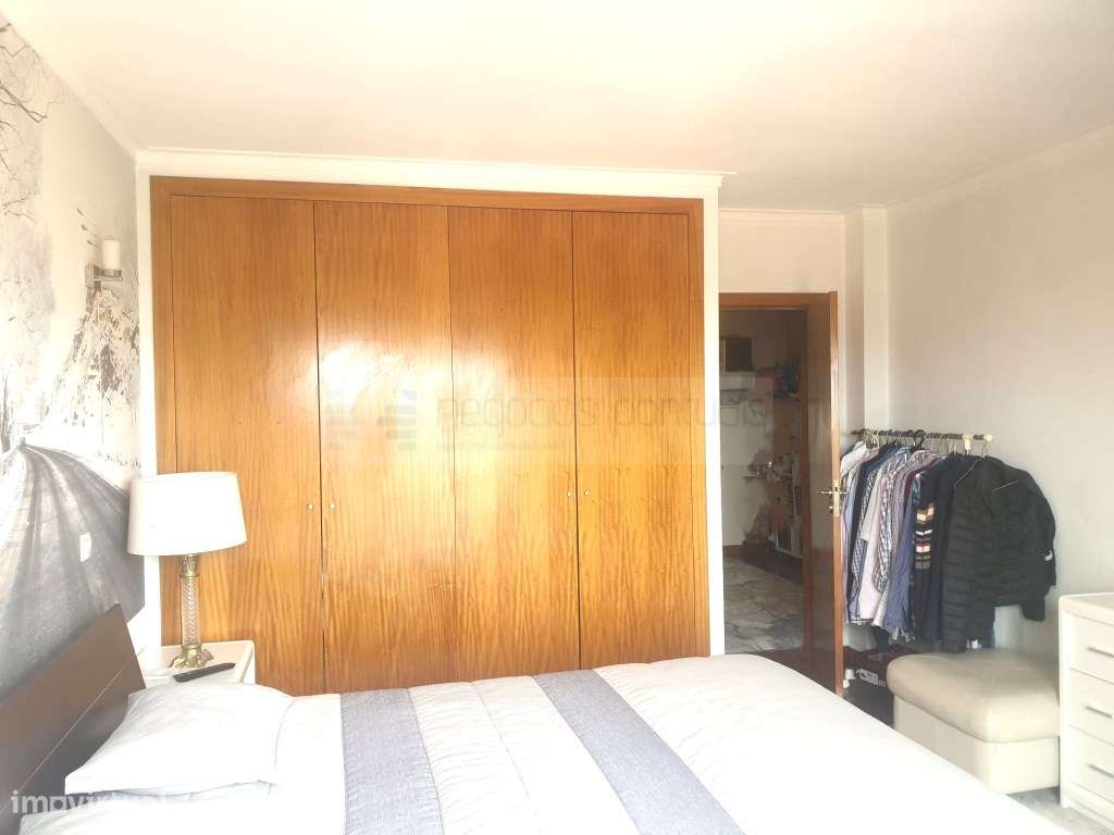 Moradia Gaveto T3 mais escritório e um apartamento T2-17
