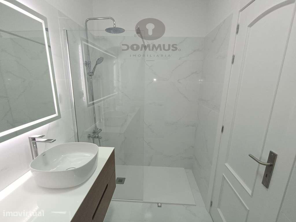 Apartamento T2 Remodelado c/ Arrecadação em São Marcos-18