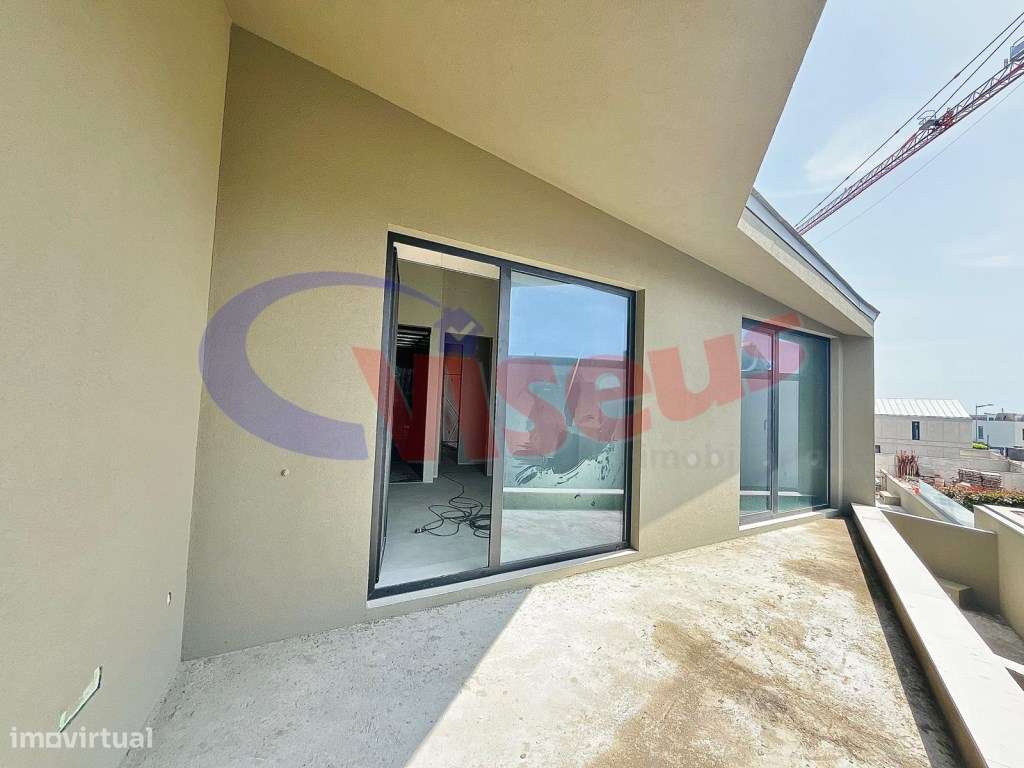 Moradia T3 + Escritório Nova junto à Praia Canidelo-10