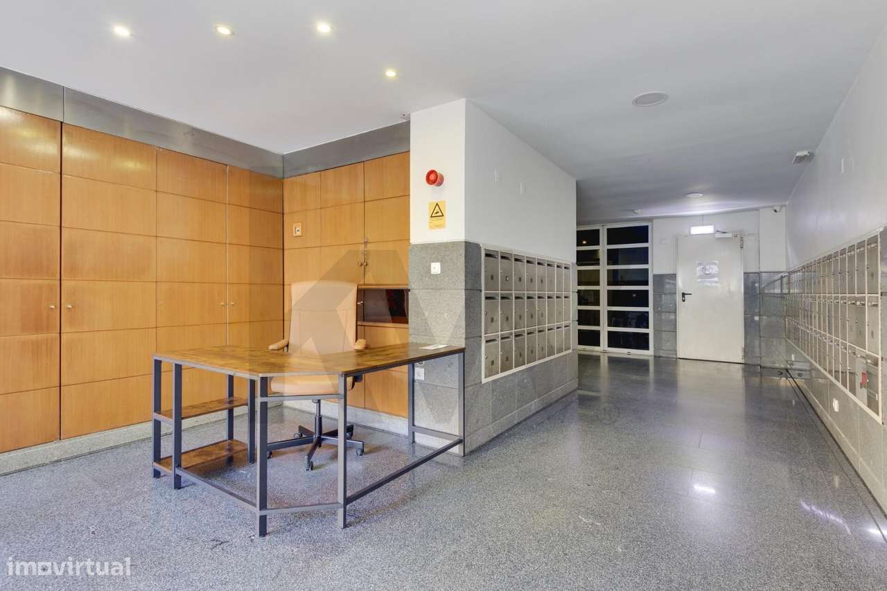 T2 com Varanda e 2 casas de banho em Condomínio de referência. Elevado - Grande imagem: 5/37