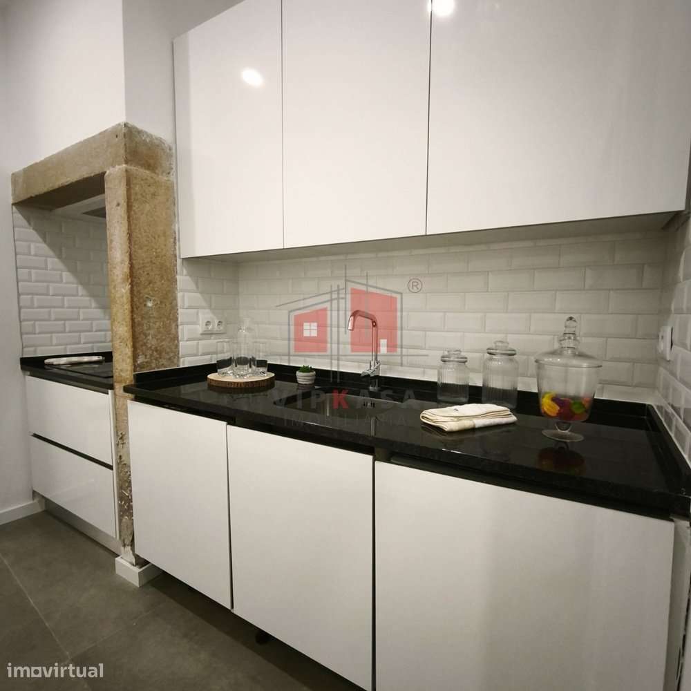 Apartamento T3 Remodelado em Benfica-24