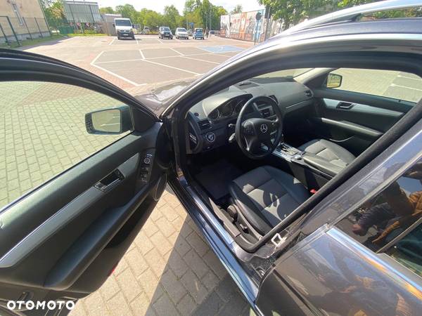 Mercedes-Benz Klasa C 220 T CDI DPF (BlueEFFICIENCY) 7G-TRONIC Avantgarde - 5